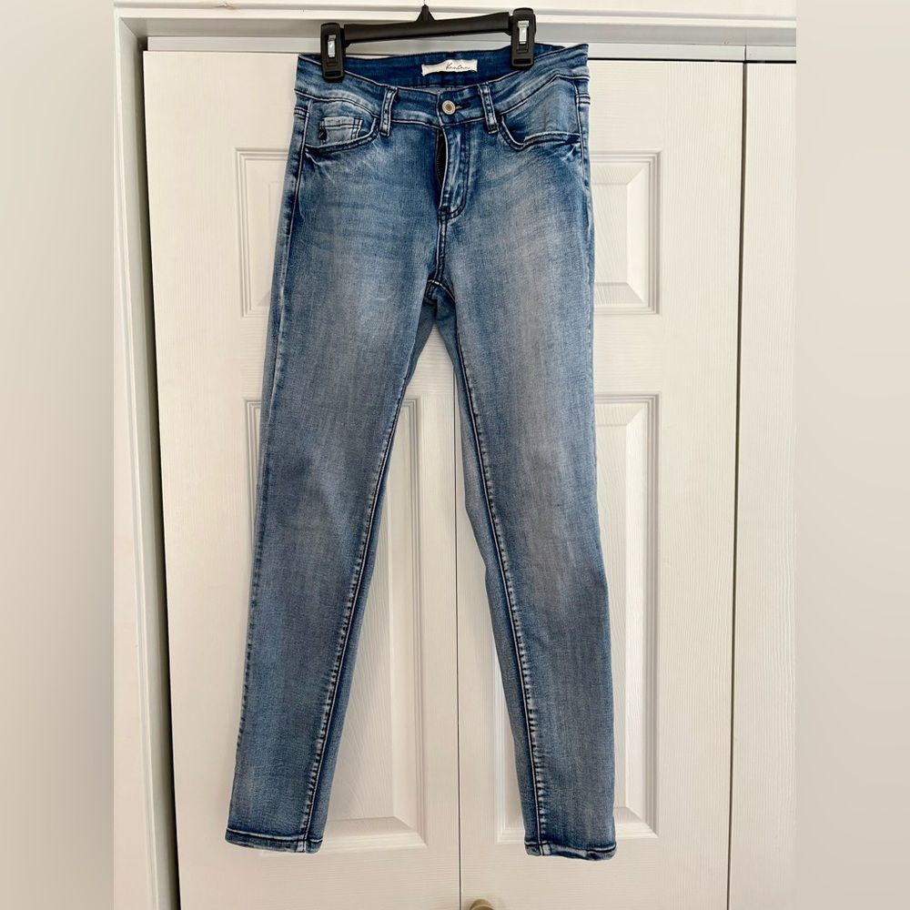 KanCan Women's Jeans. Light Wash. Size 7 / 27.